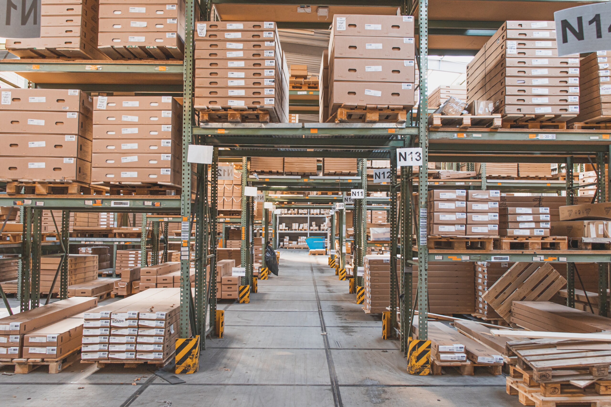 Wir verarbeiten Ihre Bestellung und informieren unser Warenlager.