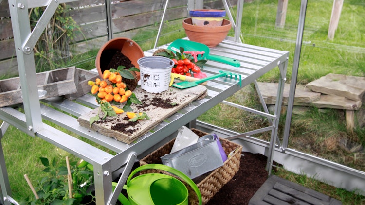 Vitavia Aluminium-Tisch mit 1 oder 2 Ebenen Vitavia Aluminium-Tisch mit 1 oder 2 Ebenen