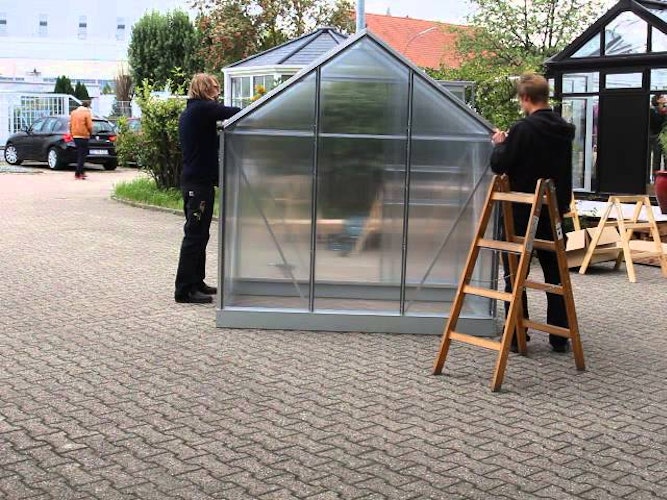 Vitavia Gewächshaus Eris 3800 inkl. 1 Dachfenster, Regenrinnen, Stahlfundamentrahmen - 3,8 m² Vitavia Gewächshaus Eris 3800 inkl. 1 Dachfenster, Regenrinnen, Stahlfundamentrahmen - 3,8 m²